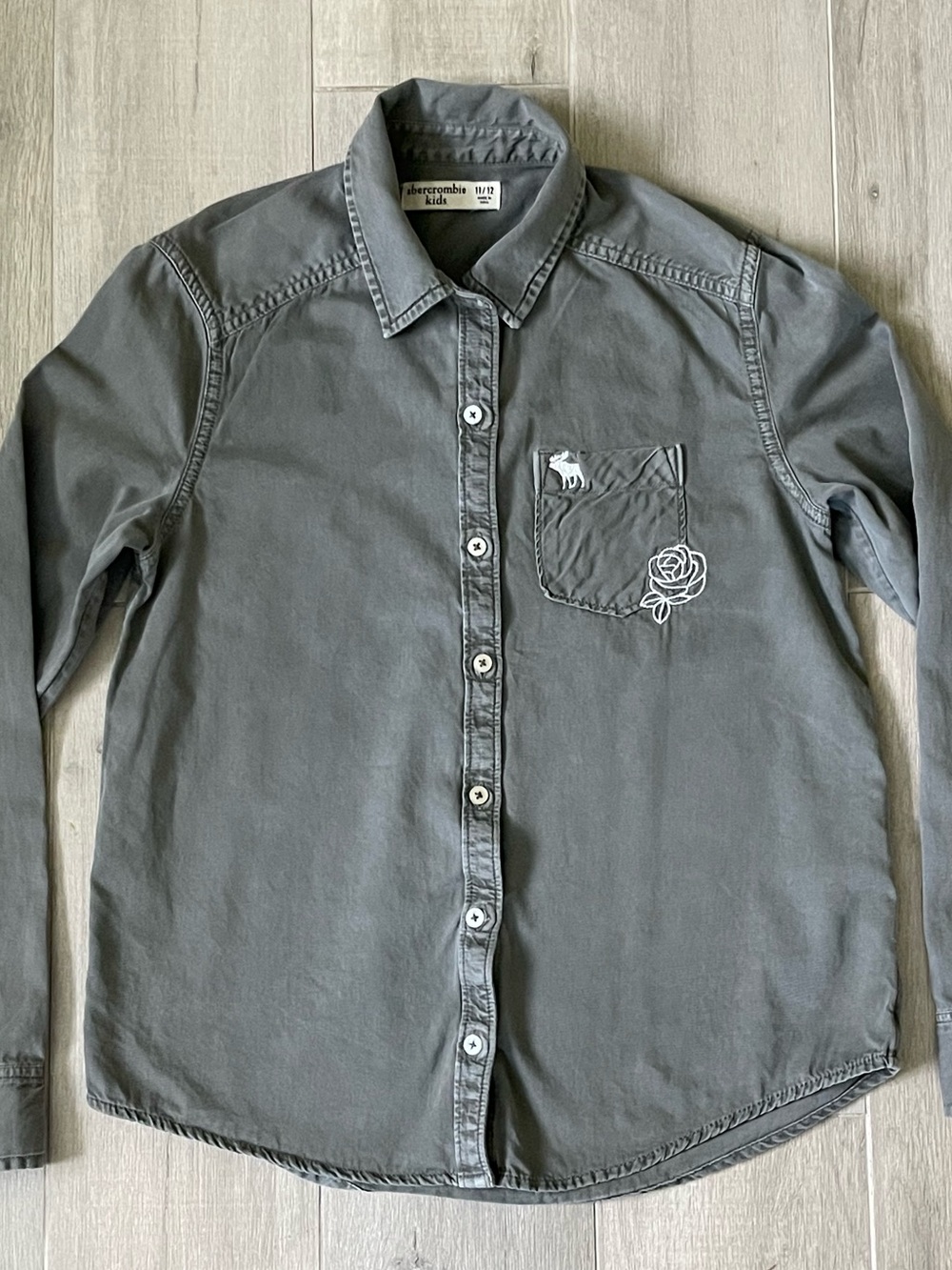 Abercrombie Kids Gray Rose Embroidered Button Down Shirt Size 11/12
